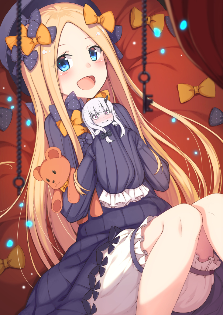 abigail_williams_(fate/grand_order) benitsuki_tsubasa black_dress black_hat blonde_hair bloomers blue_eyes blush bow commentary_request dress fate/grand_order fate_(series) forehead hair_bow hat holding holding_stuffed_animal horn keyhole lavinia_whateley_(fate/grand_order) light_particles long_hair minigirl multiple_girls orange_bow pale_skin sleeves_past_fingers sleeves_past_wrists solo_focus stuffed_animal stuffed_toy teddy_bear underwear white_bloomers white_hair