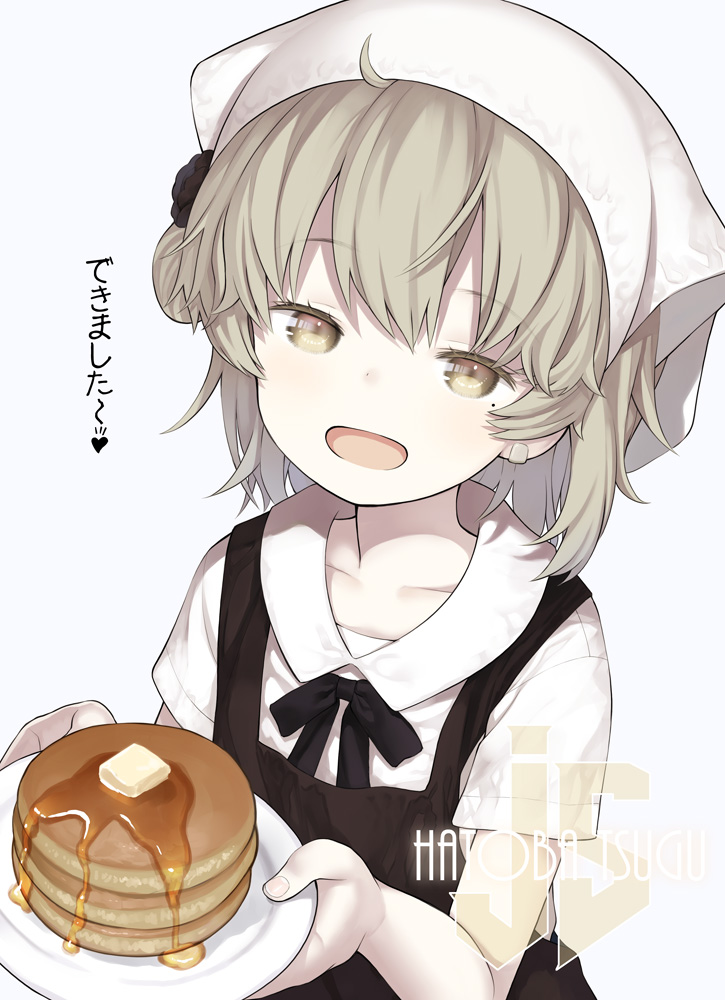 :d apron bangs black_apron black_flower black_rose blue_background brown_eyes capriccio character_name commentary eyebrows_visible_through_hair fingernails flower food hair_between_eyes hair_flower hair_ornament hatoba_tsugu hatoba_tsugu_(character) head_scarf heart holding holding_plate light_brown_hair looking_at_viewer mole mole_under_eye open_mouth pancake plate rose shirt short_sleeves simple_background smile solo stack_of_pancakes syrup translation_request white_background white_shirt