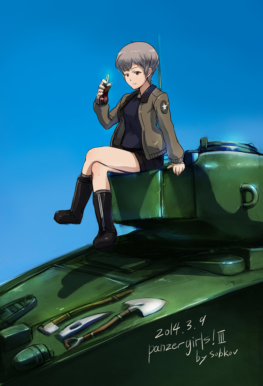artist_name axe blue_background bottle breasts coca-cola commentary_request dated girls_und_panzer ground_vehicle highres holding jacket m4_sherman military military_vehicle motor_vehicle naomi_(girls_und_panzer) open_mouth red_eyes saunders_military_uniform short_hair shorts shovel sky smile solo solokov_(okb-999) tank