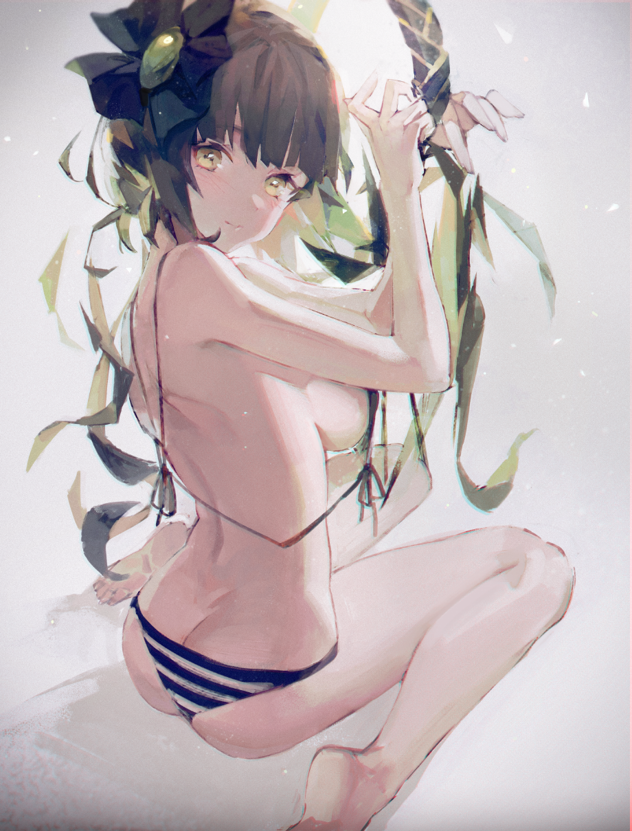 ass barefoot bikini black_hair blush breasts butt_crack from_behind hands_up highres hong looking_at_viewer looking_back medium_breasts original sideboob simple_background sitting smile solo striped striped_bikini swimsuit wariza yellow_eyes