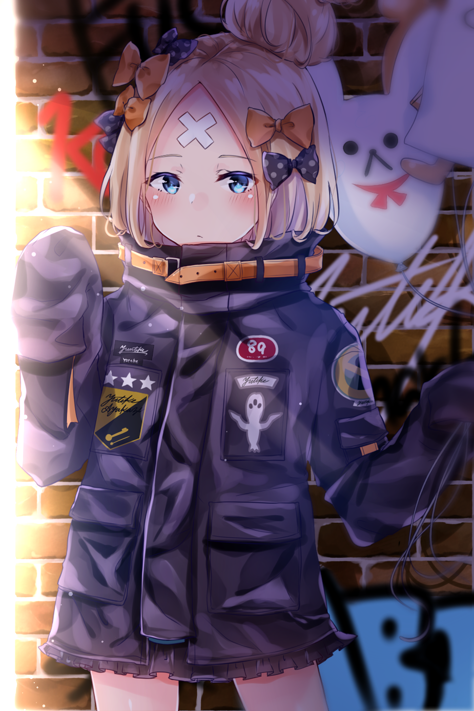 abigail_williams_(fate/grand_order) balloon bangs black_bow black_jacket blonde_hair blue_eyes blush bow brick_wall closed_mouth commentary_request crossed_bandaids fate/grand_order fate_(series) fou_(fate/grand_order) graffiti hair_bow hair_bun hands_up heroic_spirit_traveling_outfit highres holding holding_balloon jacket long_hair long_sleeves looking_at_viewer medjed orange_bow parted_bangs polka_dot polka_dot_bow sleeves_past_fingers sleeves_past_wrists solo standing star yuteke_key