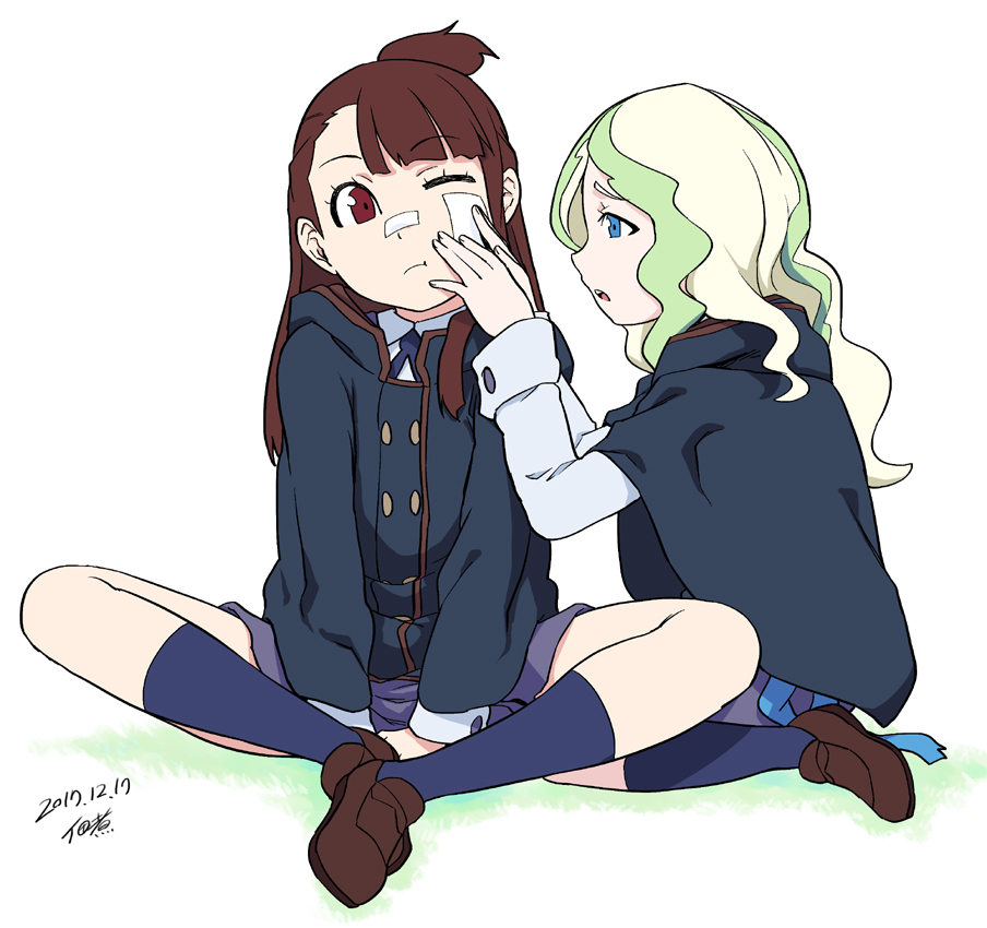 bandaid_on_cheek black_jacket blue_eyes blue_legwear brown_hair brown_shorts commentary_request dated diana_cavendish indian_style jacket kagari_atsuko light_green_hair little_witch_academia loafers long_hair long_sleeves multiple_girls one_eye_closed parted_lips purple_skirt red_eyes shoes shorts signature simple_background sitting skirt socks topknot tsukudani_(coke-buta) white_background