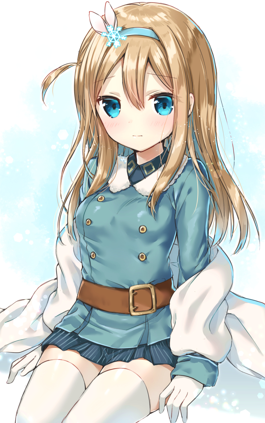 bangs belt belt_buckle blue_background blue_eyes blue_hairband blue_jacket blue_skirt blush breasts brown_belt buckle closed_mouth commentary_request eyebrows_visible_through_hair girls_frontline gloves gradient gradient_background hair_between_eyes hair_ornament hairband highres jacket light_brown_hair long_hair long_sleeves looking_at_viewer medium_breasts one_side_up pleated_skirt sitting skirt snowflake_hair_ornament solo striped suomi_kp31_(girls_frontline) thighhighs uchuuneko vertical-striped_skirt vertical_stripes white_background white_gloves white_legwear