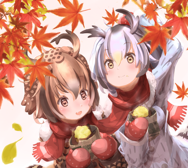 amaoto_kaeru autumn autumn_leaves bird_tail black_hair blush brown_hair commentary_request eating eurasian_eagle_owl_(kemono_friends) fang food food_on_face fur_trim hand_on_own_head head_wings kemono_friends leaf looking_up maple_leaf mittens multicolored_hair multiple_girls northern_white-faced_owl_(kemono_friends) open_mouth potato scarf shared_scarf sweet_potato two-tone_hair white_hair yakiimo