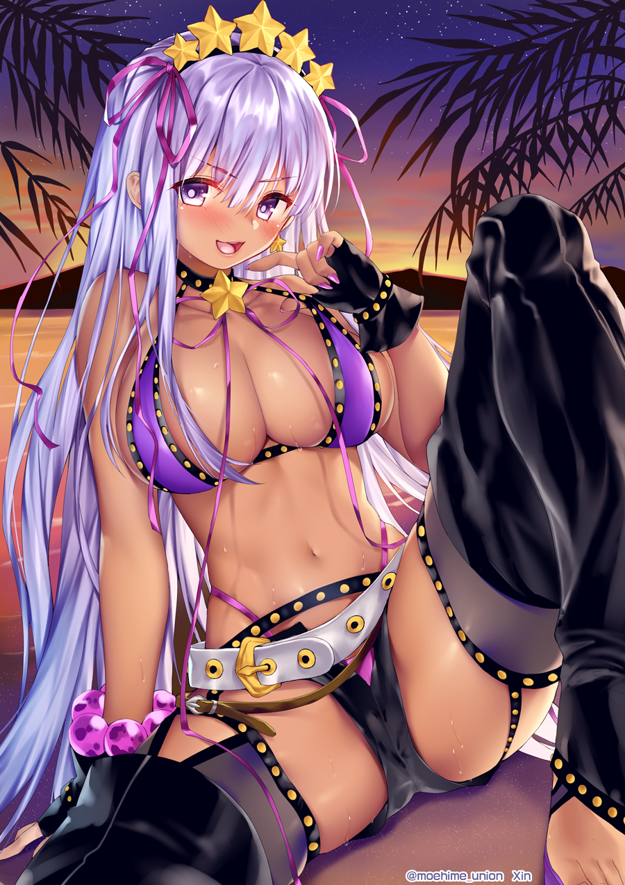 arm_support bangs bare_shoulders bb_(fate)_(all) bb_(swimsuit_mooncancer)_(fate) beach belt bikini bikini_under_clothes black_gloves black_legwear breasts cleavage collarbone commentary dark_skin eyebrows_visible_through_hair fate/grand_order fate_(series) fingerless_gloves gloves gold_trim gyaru hair_between_eyes hair_ornament hairband halterneck highres jewelry lace lace-trimmed_thighhighs large_breasts long_hair looking_at_viewer nail_polish navel obiwan ocean open_mouth outdoors palm_tree pink_lips purple_bikini purple_eyes purple_hair purple_ribbon ribbon sand sideboob sitting skindentation solo star star_hair_ornament stomach sunset swimsuit tan thighhighs thighs tree very_long_hair water white_belt