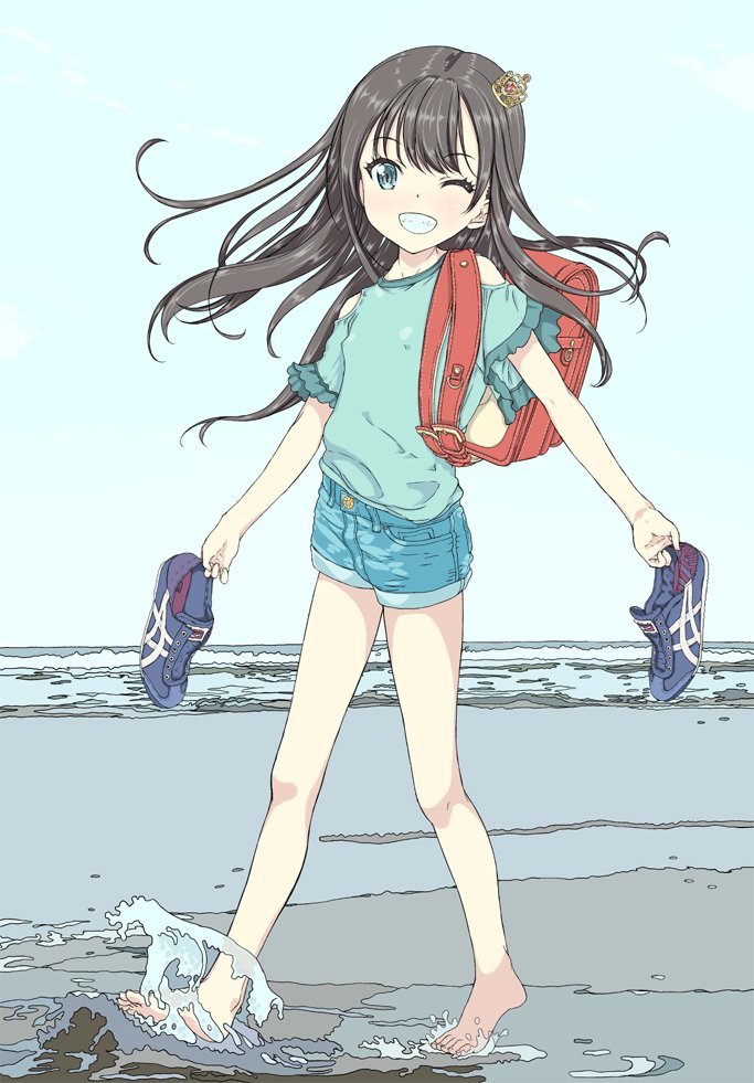 backpack bag barefoot beach blue_eyes blue_shirt brown_hair commentary_request day denim denim_shorts footwear_removed grin hair_ornament holding_footwear long_hair ocean one_eye_closed original outdoors ozzzzy randoseru shirt shoes short_shorts shorts smile sneakers solo splashing