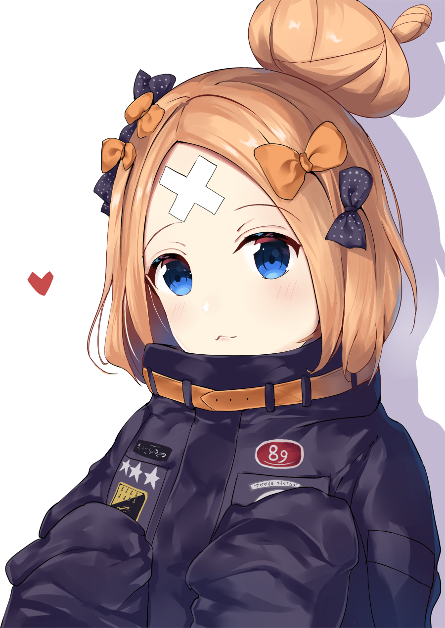 abigail_williams_(fate/grand_order) bangs black_bow black_jacket blonde_hair blue_eyes blush bow closed_mouth commentary_request crossed_bandaids eyebrows_visible_through_hair fate/grand_order fate_(series) hair_bow hair_bun hands_up heart heroic_spirit_traveling_outfit highres jacket key long_hair long_sleeves orange_bow parted_bangs polka_dot polka_dot_bow shadow simple_background sleeves_past_fingers sleeves_past_wrists solo star white_background xiaozuo_cang