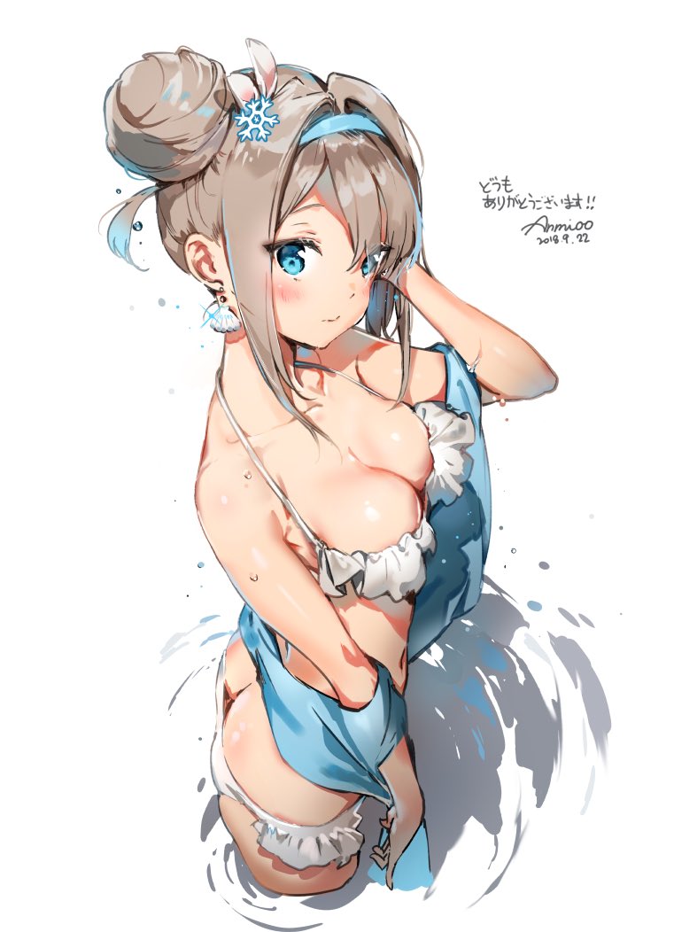 alternate_costume alternate_hairstyle anmi ass bangs bare_shoulders bikini blue_eyes blue_hairband blush breasts brown_hair butt_crack cleavage closed_mouth collarbone commentary_request dated earrings frilled_bikini frills girls_frontline hair_between_eyes hair_ornament hairband halter_top halterneck hand_on_own_head jewelry looking_at_viewer medium_breasts ripples shawl shell_earrings short_hair side_bun sidelocks signature smile snowflake_hair_ornament solo suomi_kp31_(girls_frontline) swimsuit translated wading wet white_background white_bikini
