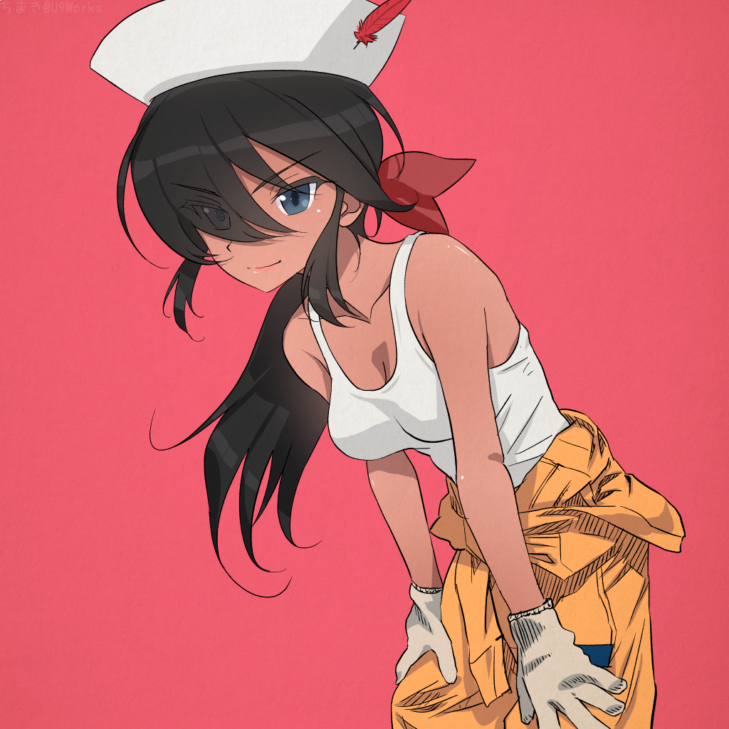 akagi_(fmttps) artist_name bangs black_eyes black_hair bow breasts cleavage closed_mouth clothes_around_waist commentary cosplay cowboy_shot dark_skin dixie_cup_hat eyebrows_visible_through_hair eyes_visible_through_hair girls_und_panzer gloves hair_bow hair_over_one_eye hands_on_thighs hat hat_feather hoshino_(girls_und_panzer) hoshino_(girls_und_panzer)_(cosplay) leaning_forward lips long_hair looking_at_viewer mechanic medium_breasts military_hat ogin_(girls_und_panzer) orange_jumpsuit ponytail red_background red_bow shirt smile solo standing tank_top tied_shirt twitter_username uniform white_gloves white_hat white_shirt
