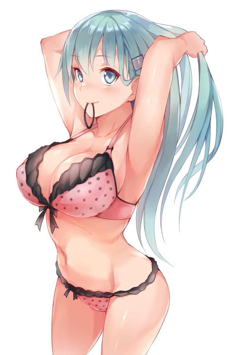 aqua_eyes armpits arms_up bangs bare_shoulders blush bra breasts cleavage closed_mouth collarbone commentary_request fumikiri green_eyes green_hair hair_ornament hairclip highres hips holding holding_hair kantai_collection large_breasts long_hair looking_at_viewer mouth_hold navel panties pink_bra pink_panties polka_dot polka_dot_bra polka_dot_panties simple_background smile solo suzuya_(kantai_collection) thighs tying_hair underwear white_background