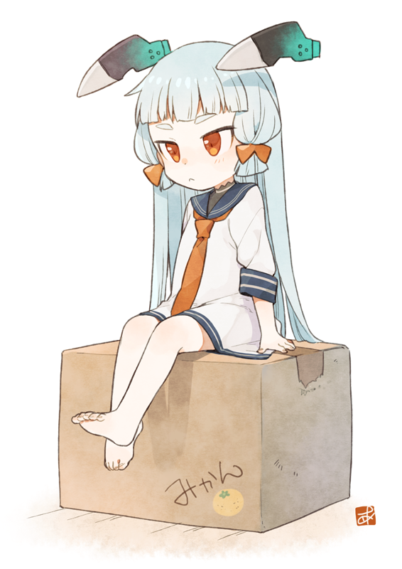 &gt;:&lt; ark_kan barefoot box cardboard_box full_body hair_ribbon kantai_collection long_hair murakumo_(kantai_collection) necktie red_eyes ribbon sailor_collar silver_hair simple_background sitting sitting_on_box solo tress_ribbon white_background younger