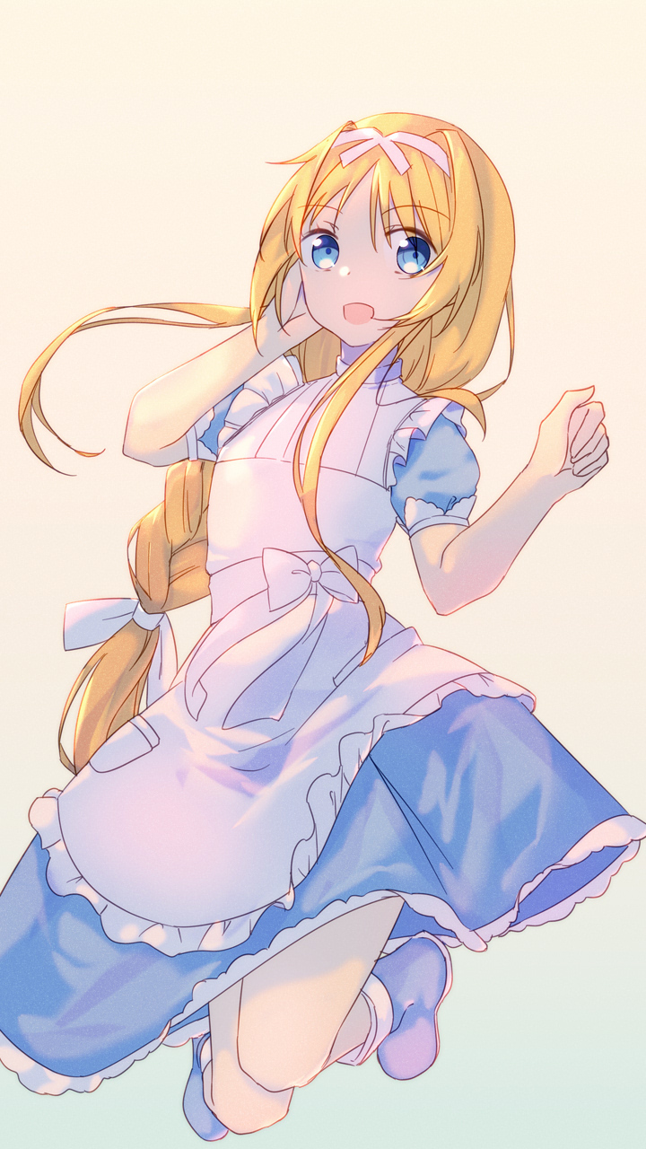 :d alice_schuberg apron blonde_hair blue_eyes blue_footwear blue_shirt blue_skirt bow braided_ponytail eyebrows_visible_through_hair full_body hairband hand_in_hair highres long_hair looking_at_viewer mo_(pixiv9929995) open_mouth ponytail shirt short_sleeves sidelocks simple_background skirt smile solo sword_art_online very_long_hair white_apron white_background white_bow white_hairband white_legwear