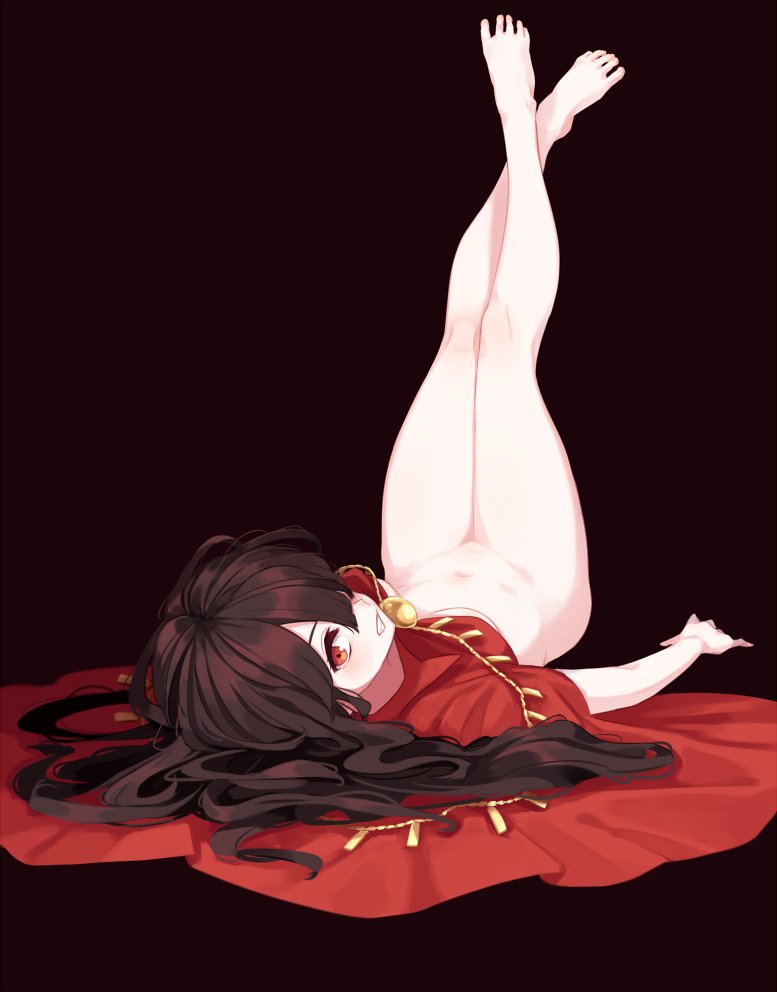 barefoot black_background black_hair bottomless breasts cape fate/grand_order fate_(series) from_behind full_body grin hair_between_eyes kodamari legs_up long_hair looking_at_viewer looking_back lying medium_breasts no_nipples nude oda_nobunaga_(fate) on_back red_cape red_eyes simple_background smile solo