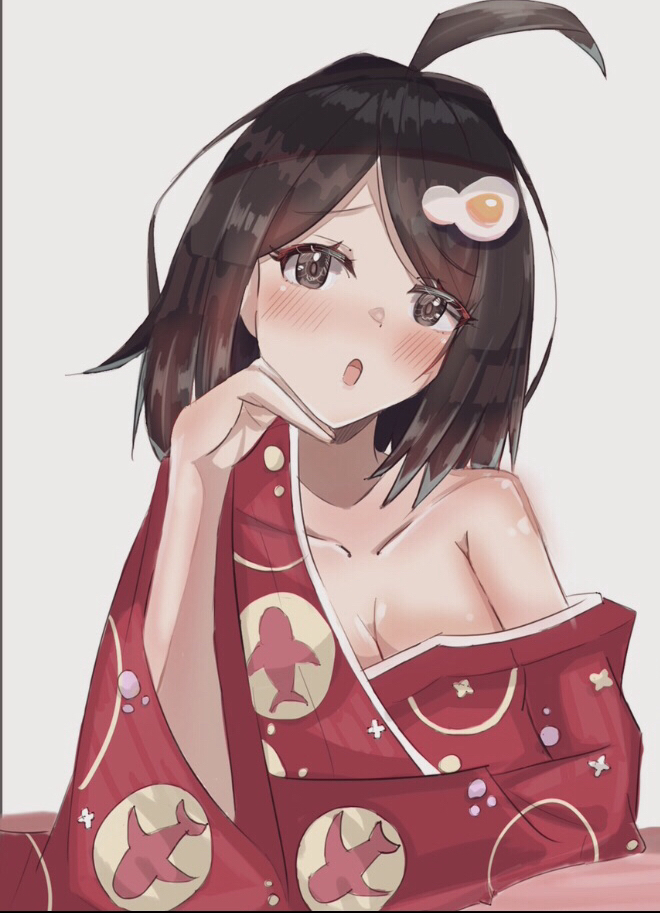 1girl :o ahoge araragi_tsukihi bangs black_hair blush breasts brown_eyes cleavage collarbone commentary egg_hair_ornament elbow_rest food-themed_hair_ornament fried_egg grey_background hair_ornament hand_on_own_chin head_rest japanese_clothes kimono looking_at_viewer medium_breasts medium_hair monogatari_(series) nose_blush off_shoulder open_mouth parted_bangs raised_eyebrows red_kimono satesate4 shark_print simple_background upper_body