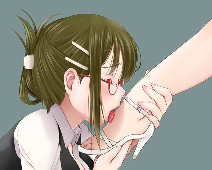 2girls artist_request eyes_closed feet foot_licking foot_worship glasses green_hair kneeling licking long_hair multiple_girls original saliva shoes short_hair simple_background tongue yuri