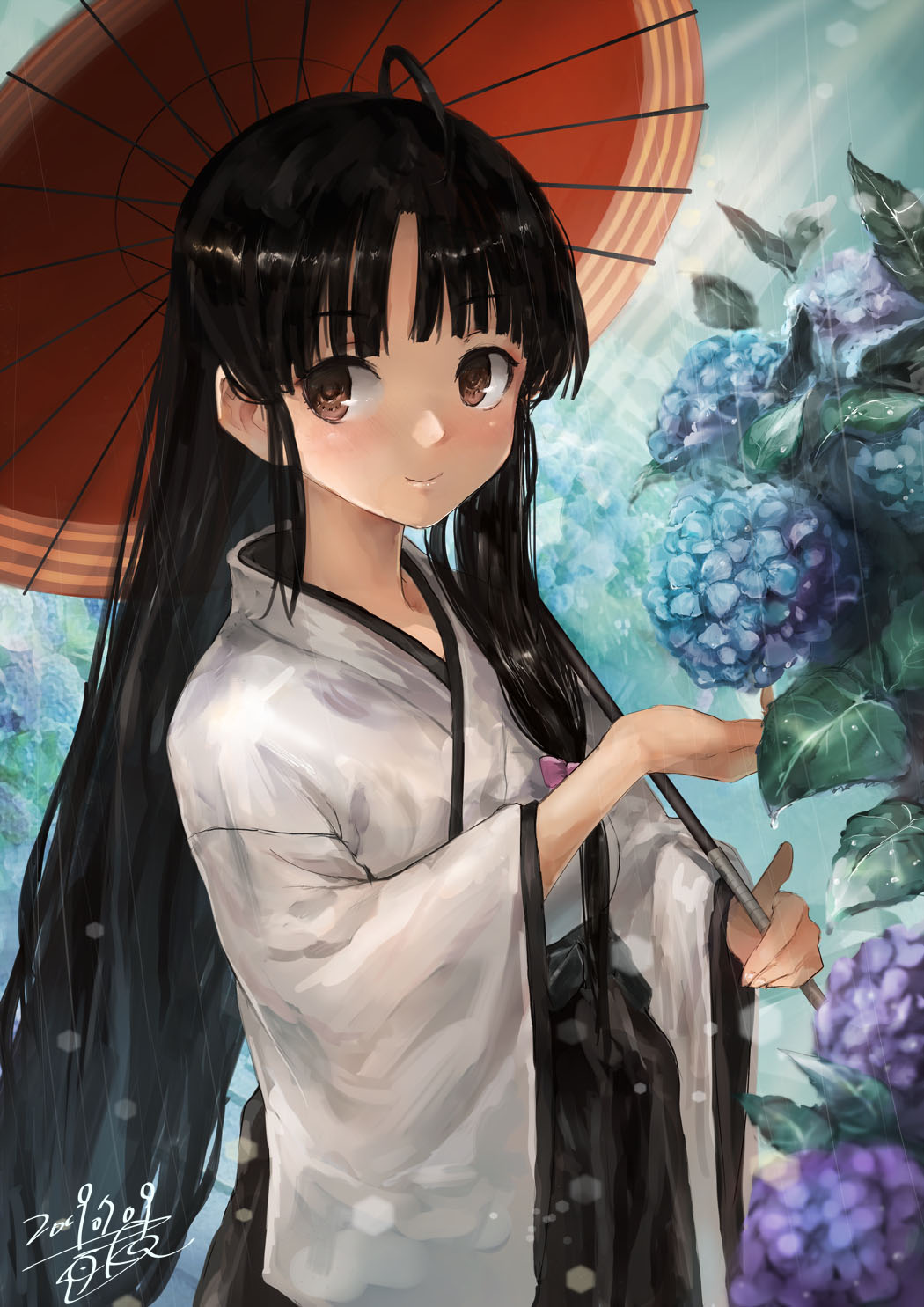 1girl ahoge alternate_costume bangs black_hair blush bow brown_eyes dated day flower highres holding holding_umbrella hydrangea japanese_clothes kantai_collection leaf long_hair long_sleeves low-tied_long_hair oriental_umbrella outdoors rain shouhou_(kantai_collection) signature smile solo toka_(marchlizard) umbrella wide_sleeves