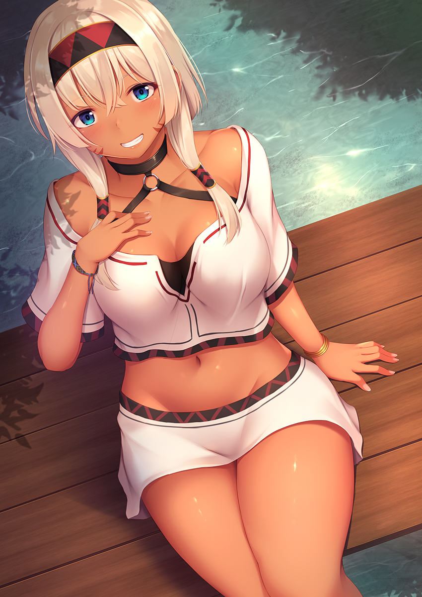 1girl bangs blonde_hair blue_eyes bracelet breasts cleavage collarbone crossed_bangs dark_skin day facial_mark hair_tubes hairband highres jewelry large_breasts looking_at_viewer midriff momo_no_kanzume navel original outdoors short_hair_with_long_locks sitting skirt smile solo water