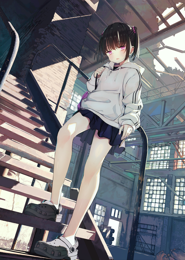 1girl bare_legs bare_legs_girl_(kamizaki_hibana) black_hair blue_skirt blunt_bangs blush choppy_bangs crocs full_body hood hoodie kamizaki_hibana long_sleeves looking_at_viewer no_socks open_mouth original outdoors pink_eyes pleated_skirt short_hair short_twintails sidelocks skirt solo twintails white_hoodie