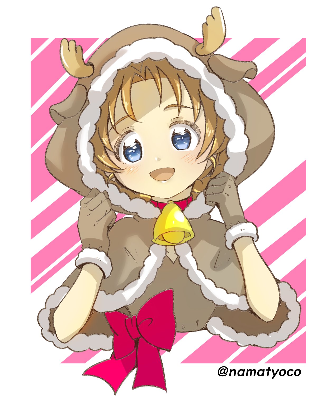 1girl animal_costume animal_hood bangs bell bell_collar blue_eyes bow braid brown_capelet brown_gloves brown_shirt capelet christmas clenched_hands collar commentary cropped_torso diagonal-striped_background diagonal_stripes fur-trimmed_capelet fur_trim girls_und_panzer gloves highres hood hood_up hooded_capelet looking_at_viewer namatyoco open_mouth orange_hair orange_pekoe_(girls_und_panzer) parted_bangs pink_background red_bow red_collar reindeer_costume reindeer_hood shirt short_hair smile solo striped striped_background tied_hair twintails upper_body