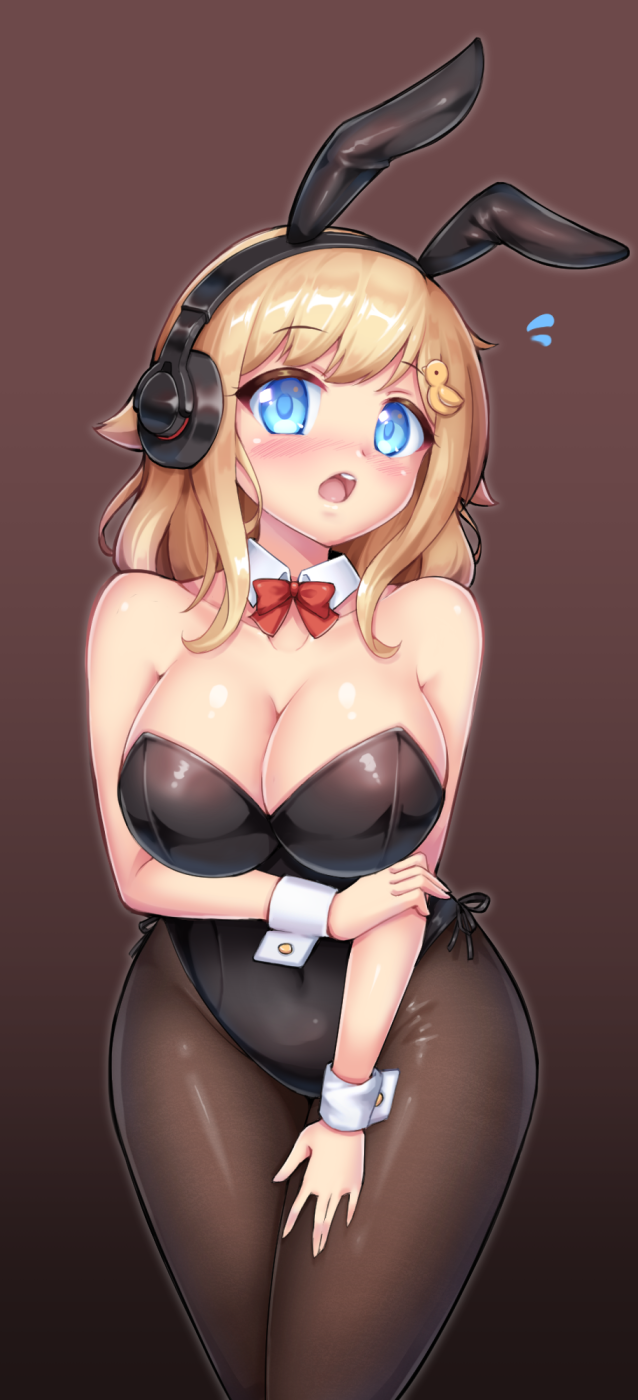 1girl animal_ears black_leotard blonde_hair blue_eyes bow bowtie breasts brown_background brown_legwear bunny_ears bunny_girl bunnysuit chinese_commentary cleavage commentary_request cowboy_shot detached_collar hair_ornament hairclip headphones highres large_breasts leaning_forward leotard looking_at_viewer medium_hair open_mouth pantyhose red_neckwear round_teeth shokuane short_hair simple_background solo strapless strapless_leotard teeth upper_teeth wrist_cuffs you_can_eat_the_girl