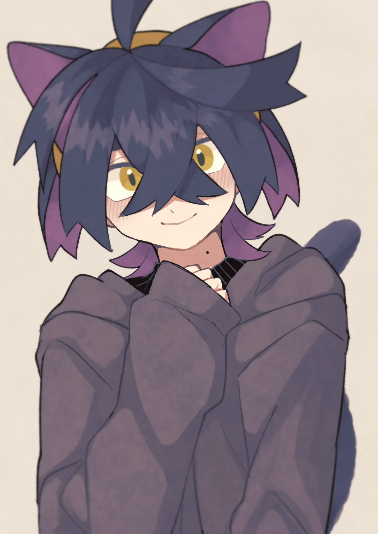 1boy alternate_costume animal_ears black_hair blush cat_boy cat_ears cat_tail closed_mouth crossed_bangs grey_background grey_hoodie hair_between_eyes highres hood hoodie hykchiba kieran_(pokemon) long_sleeves looking_at_viewer male_focus mole mole_on_neck multicolored_hair orange_eyes pokemon pokemon_sv purple_hair simple_background smile solo tail upper_body