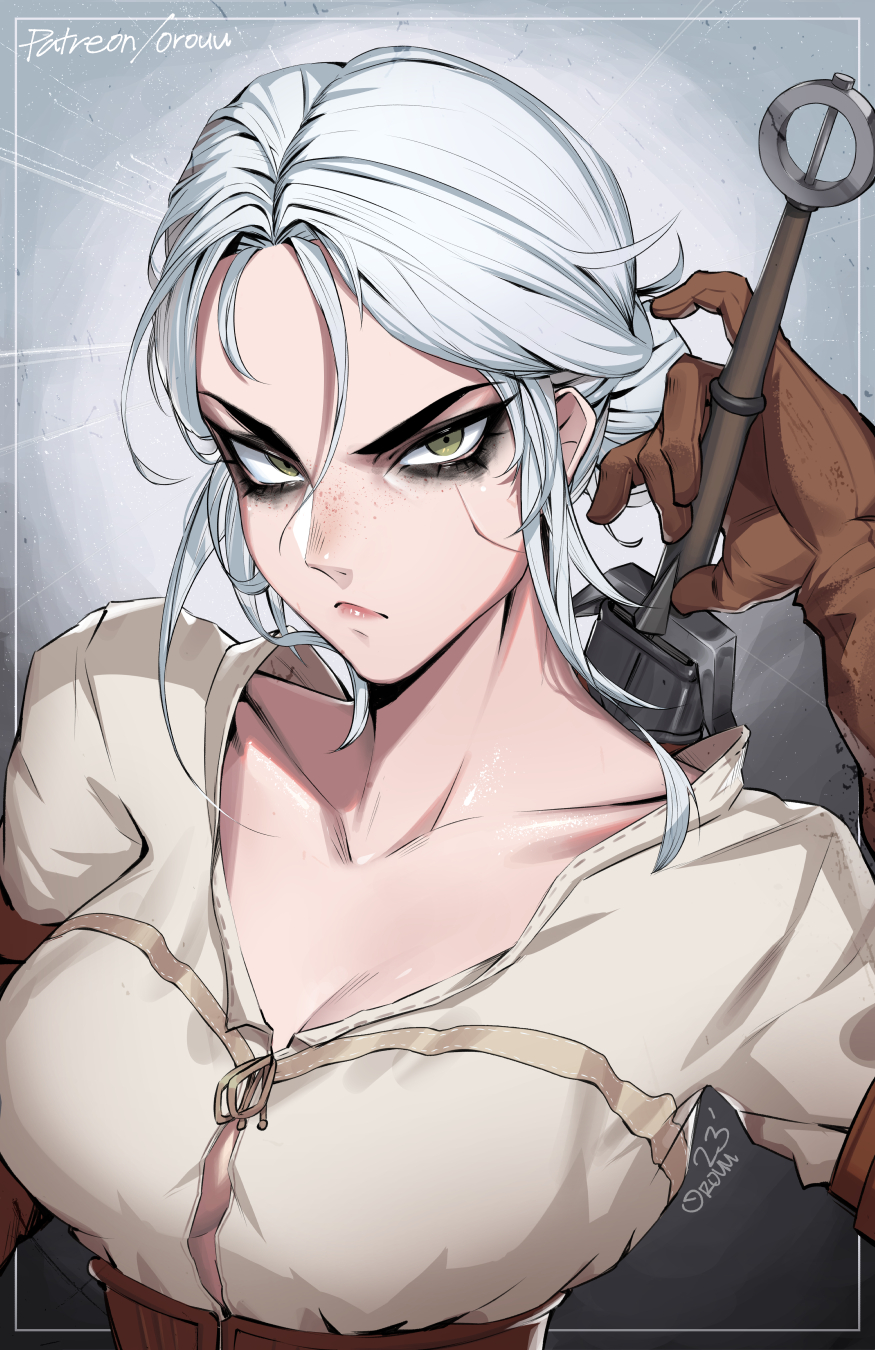 1girl artist_name black_eyeshadow breasts brown_corset brown_gloves ciri closed_mouth collarbone corset elbow_gloves eyeshadow freckles gloves green_eyes grey_hair hair_between_eyes highres lips makeup orouu scar scar_on_cheek scar_on_face solo sword the_witcher_(series) upper_body weapon weapon_on_back