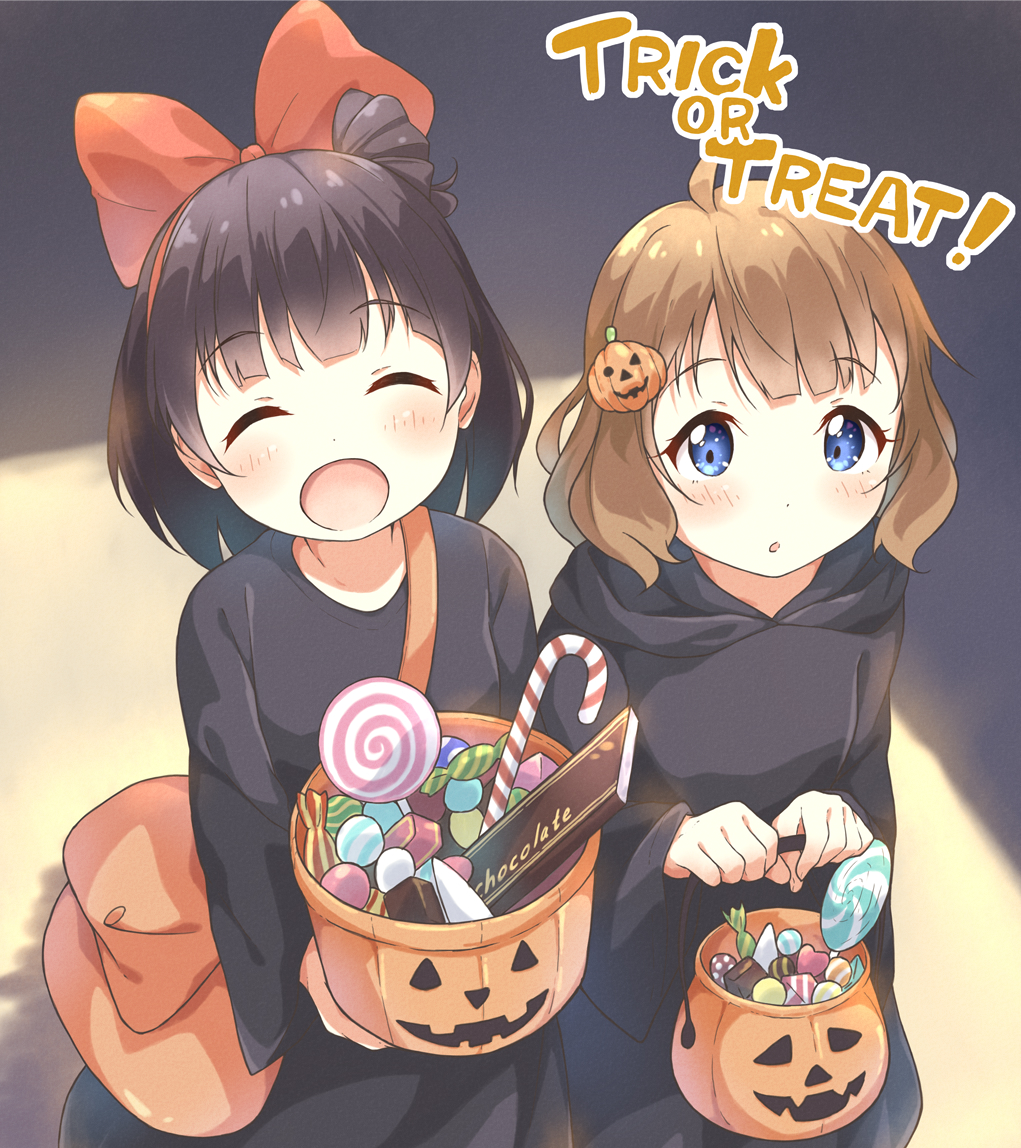2girls :d :o bag bangs black_cloak blue_eyes bow brown_hair candy candy_cane carrying chocolate cloak closed_eyes commentary cosplay english_text eyebrows_visible_through_hair food hair_bobbles hair_ornament halloween halloween_basket halloween_costume holding hood hood_down hooded_cloak idolmaster idolmaster_million_live! jack-o'-lantern jack-o'-lantern_hair_ornament kiki kiki_(cosplay) lollipop long_sleeves looking_at_viewer majo_no_takkyuubin medium_hair multiple_girls nakatani_iku open_mouth red_bow satchel smile standing suou_momoko toma_(shinozaki) trick_or_treat
