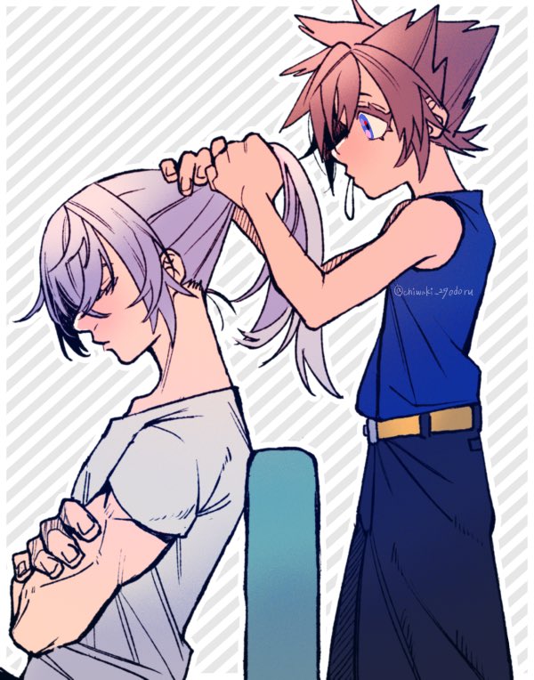 2boys belt black_pants blue_eyes blue_shirt brown_hair chair chinese_commentary chiwaki_nikuodoru closed_eyes commentary expressionless from_side grey_background grey_hair hair_tie hair_tie_in_mouth holding_another's_hair kingdom_hearts kingdom_hearts_ii long_hair looking_at_another looking_down male_focus mouth_hold multiple_boys muscular muscular_male outline pants riku_(kingdom_hearts) shirt short_hair sitting sleeveless sleeveless_shirt sora_(kingdom_hearts) spiked_hair t-shirt twitter_username tying_another's_hair upper_body v-neck white_outline white_shirt yellow_belt