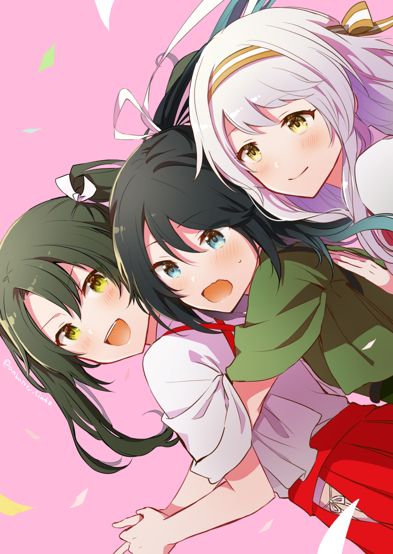 3girls :d anbutter_siruko black_hair blue_eyes blush eyebrows_visible_through_hair green_eyes green_hair hair_between_eyes hair_ribbon hakama hakama_skirt headband japanese_clothes kantai_collection katsuragi_(kantai_collection) long_hair multiple_girls open_mouth pink_background ponytail red_hakama ribbon shoukaku_(kantai_collection) smile tasuki twintails white_hair white_ribbon yellow_eyes zuikaku_(kantai_collection)