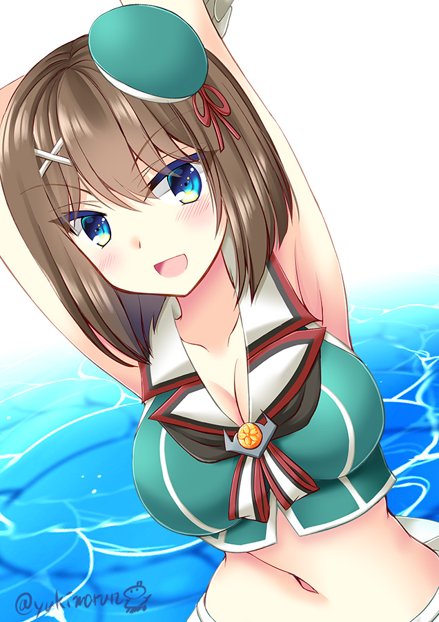 1girl :d armpits arms_up bangs bare_shoulders beret blue_eyes blush breasts brown_hair cleavage commentary_request crop_top eyebrows_visible_through_hair gloves green_headwear green_shirt hair_between_eyes hair_ornament hairclip hat hat_ribbon kantai_collection large_breasts looking_at_viewer maya_(kantai_collection) midriff mini_hat navel open_mouth pleated_skirt red_ribbon remodel_(kantai_collection) ribbon shirt short_hair sidelocks skirt sleeveless sleeveless_shirt smile solo tamagawa_yukimaru twitter_username upper_body water white_skirt x_hair_ornament