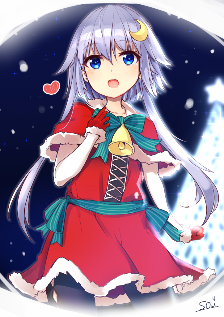 1girl alternate_costume bell blue_eyes christmas_tree commentary_request cowboy_shot crescent crescent_hair_ornament dress fur-trimmed_dress fur-trimmed_gloves fur_trim gloves hair_ornament heart kantai_collection looking_at_viewer night purple_hair red_dress red_gloves short_hair short_hair_with_long_locks smile snow solo sou_(soutennkouchi) yayoi_(kantai_collection)