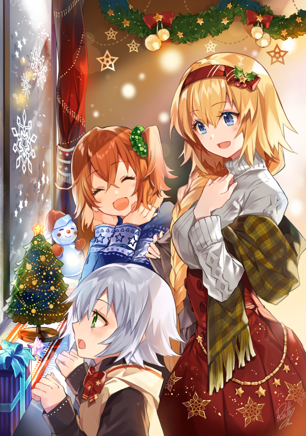 3girls alternate_costume bangs blonde_hair blue_eyes blue_sweater braid christmas_ornaments christmas_present christmas_tree christmas_wreath commentary_request crossed_bangs eyebrows_visible_through_hair fate/grand_order fate_(series) frosted_glass fujimaru_ritsuka_(female) green_eyes hair_between_eyes hair_ornament hair_scrunchie hairband high-waist_skirt jack_the_ripper_(fate/apocrypha) jeanne_d'arc_(fate) jeanne_d'arc_(fate)_(all) long_hair looking_at_another multiple_girls one_side_up open_mouth red_hair red_skirt ririkuto scar scar_across_eye scarf scrunchie short_hair silver_hair skirt smile snowflakes snowman sweater sweater_vest turtleneck turtleneck_sweater white_sweater window winter_clothes