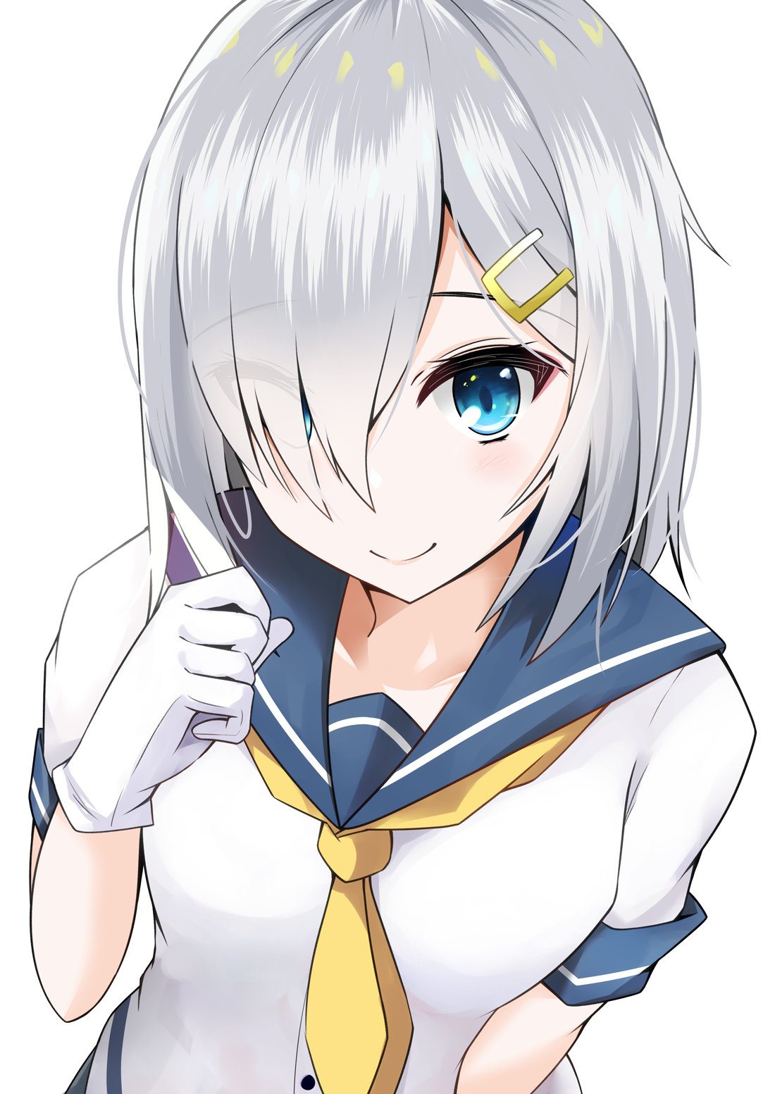 1girl blue_eyes blue_sailor_collar eyes_visible_through_hair gloves hair_ornament hair_over_one_eye hairclip hamakaze_(kantai_collection) highres kantai_collection sailor_collar school_uniform serafuku short_hair silver_hair simple_background smile solo ton_ton_tontoro upper_body white_background white_gloves yellow_neckwear