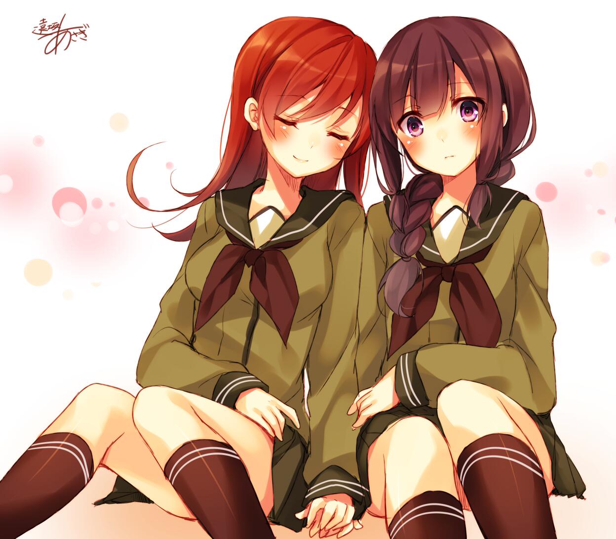 2girls bangs black_hair blunt_bangs brown_hair holding_hands kantai_collection kitakami_(kantai_collection) long_hair multiple_girls ooi_(kantai_collection) school_uniform serafuku smile toosaka_asagi