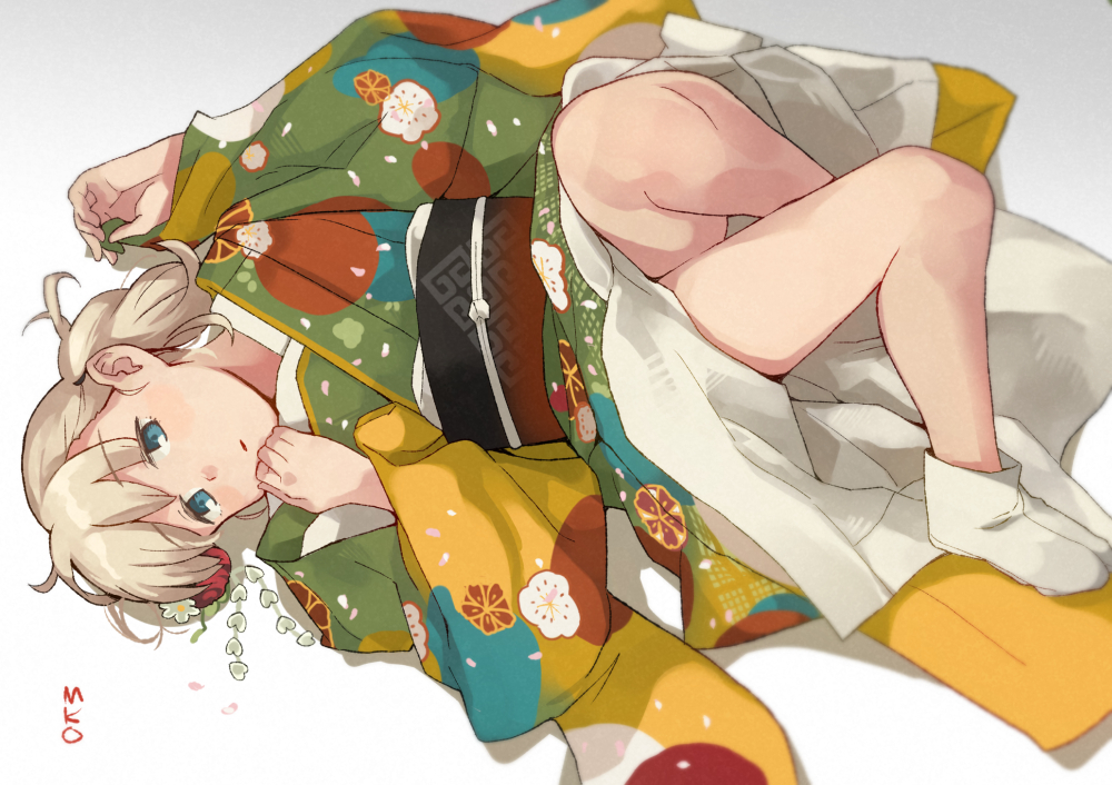 1girl bangs banned_artist blonde_hair blue_eyes eyebrows_visible_through_hair floral_print gradient gradient_background green_kimono hair_ornament japanese_clothes kimono long_sleeves lying makio_(makiomeigenbot) on_back parted_lips ponytail sash shadow shin'you_(kantai_collection) signature simple_background solo tabi white_legwear wide_sleeves