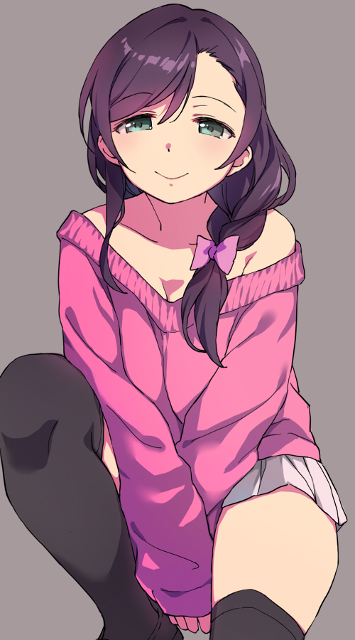 1girl bare_shoulders black_thighhighs bow braid braided_ponytail breasts cleavage collarbone duke_(inu_daimyou) green_eyes grey_background hair_bow long_hair looking_at_viewer love_live! love_live!_school_idol_project pink_bow pink_sweater purple_hair simple_background skirt smile solo sweater thighhighs thighs toujou_nozomi white_skirt