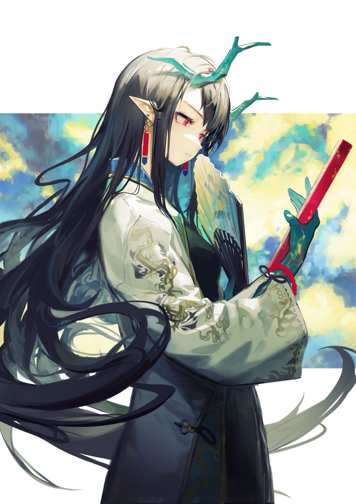 1girl arknights black_hair chinese_clothes closed_mouth coat commentary dragon_horns dusk_(arknights) earrings folding_fan hand_fan holding horns huanxiang_heitu jewelry long_hair open_clothes open_coat pointy_ears red_eyes sidelocks solo symbol-only_commentary very_long_hair white_coat