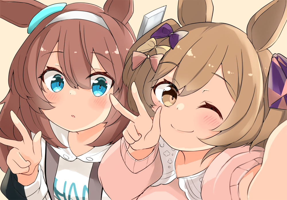 2girls ;) animal_ears bangs barashiya blue_eyes blush bow brown_background brown_bow brown_eyes brown_hair closed_mouth collared_shirt commentary_request eyebrows_visible_through_hair hair_between_eyes hair_bow hood hood_down hoodie horse_ears mihono_bourbon_(umamusume) multiple_girls one_eye_closed parted_lips pink_shirt purple_bow reaching_out selfie shirt simple_background smart_falcon_(umamusume) smile umamusume upper_body white_hoodie