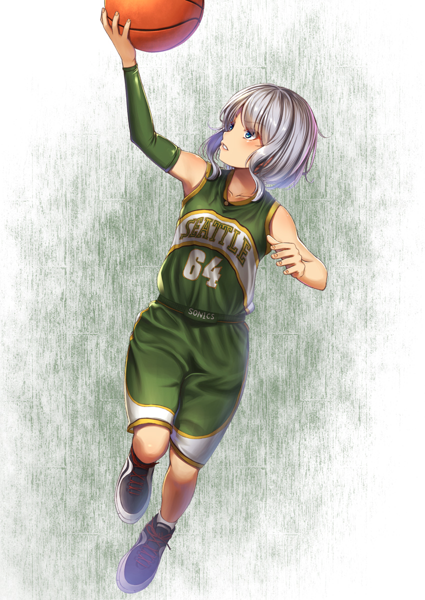 1girl arm_up azur_lane bangs basketball basketball_uniform blush breasts clothes_writing elbow_sleeve green_background highres national_basketball_association number seattle_supersonics shirt short_hair simple_background sleeveless sleeveless_shirt solo sportswear washington_(azur_lane) white_hair yakkuro