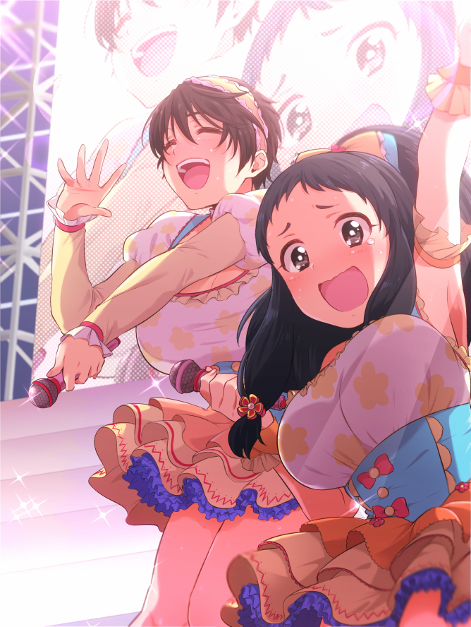 2girls arm_up armpits black_hair blue_corset blurry blush bow breasts brown_dress brown_eyes brown_hair cleavage corset depth_of_field dress floral_print flower frilled_dress frills hair_bow hair_flower hair_ornament hair_ribbon hand_up headband holding holding_microphone idolmaster idolmaster_cinderella_girls idolmaster_cinderella_girls_starlight_stage james_(jms-pnt) large_breasts layered_dress long_hair long_sleeves looking_at_viewer microphone multiple_girls ohnuma_kurumi oikawa_shizuku open_hand open_mouth print_dress red_flower ribbon screen short_hair smile sparkle stage tears teeth twintails upper_teeth_only wavy_mouth yellow_dress yellow_headband yellow_ribbon