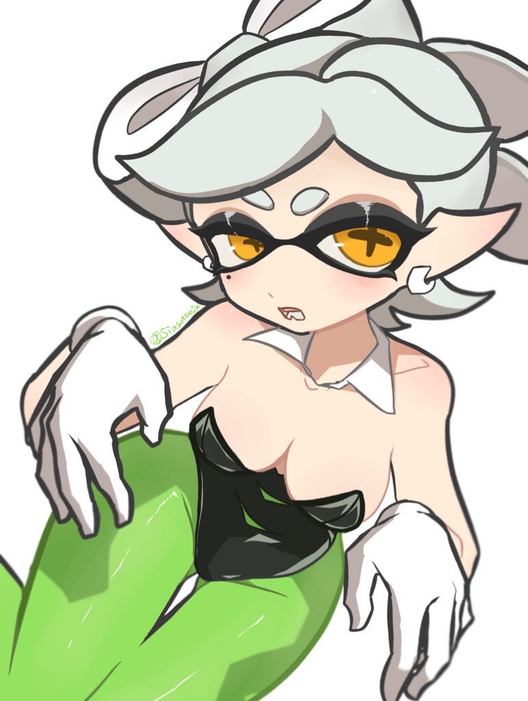 1girl adapted_costume ass_visible_through_thighs bare_shoulders black_leotard bow-shaped_hair breasts cleavage cross-shaped_pupils detached_collar earrings fang gloves green_pantyhose grey_hair grey_tongue highleg highleg_leotard inkling jewelry leotard marie_(splatoon) medium_breasts open_mouth orange_eyes pantyhose pointy_ears short_hair siawase2n simple_background skin_fang solo splatoon_(series) strapless strapless_leotard symbol-shaped_pupils tentacle_hair thigh_gap twitter_username white_background white_gloves