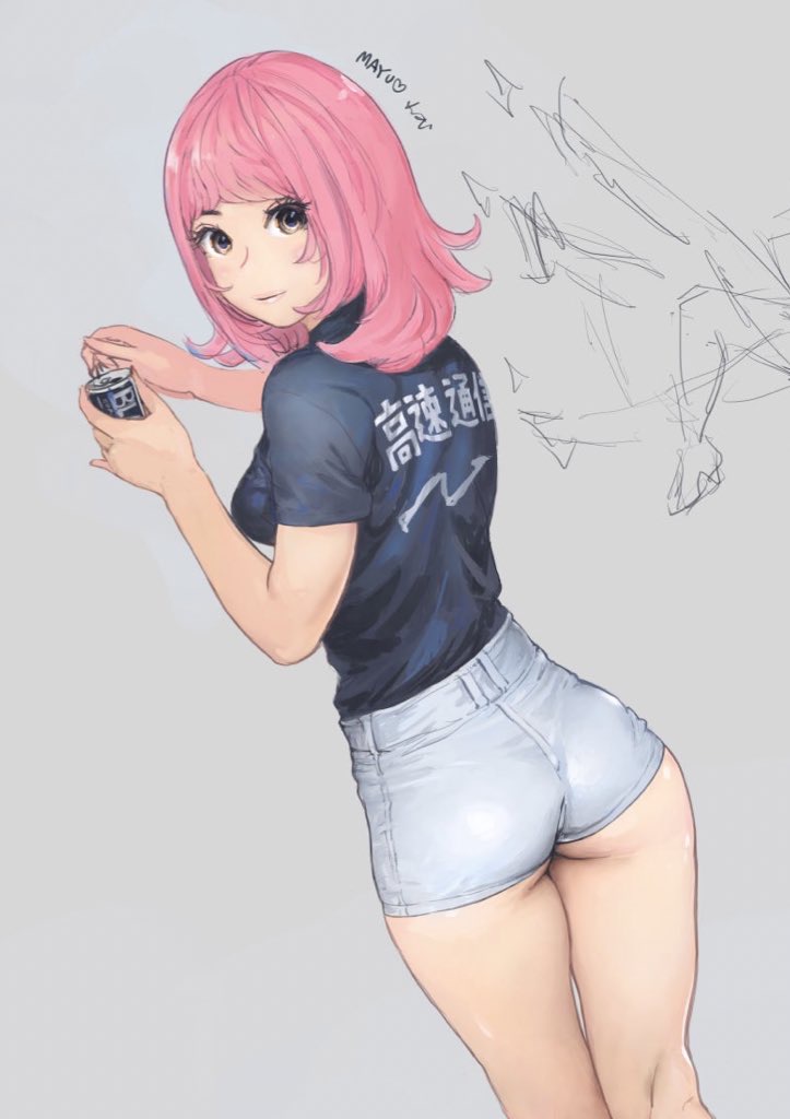 1girl ass black_shirt breasts brown_eyes carina_(xiaowoo) closed_mouth clothes_writing commentary_request denim denim_shorts from_behind grey_background legs_together looking_at_viewer looking_back medium_hair original pink_hair shirt shirt_tucked_in short_shorts short_sleeves shorts simple_background solo standing tareme