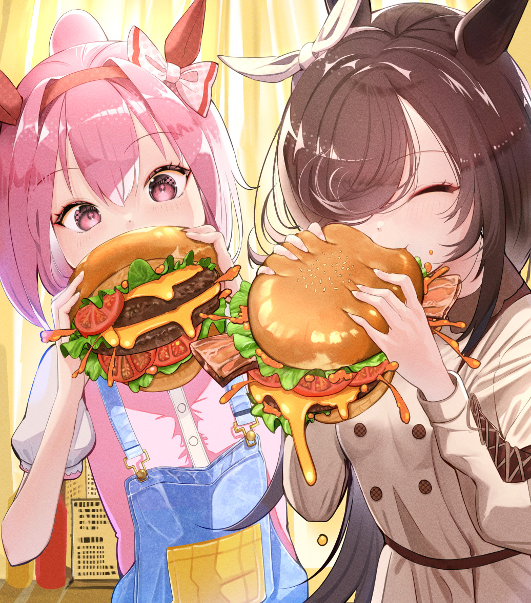 animal_ears blush bow brown_hair burger commentary_request ear_covers eating food hair_over_one_eye hairband haru_urara_(umamusume) headband holding holding_food horse_ears horse_girl long_hair long_sleeves pink_eyes pink_hair ponytail purple_eyes rice_shower_(umamusume) solo umamusume yomean!