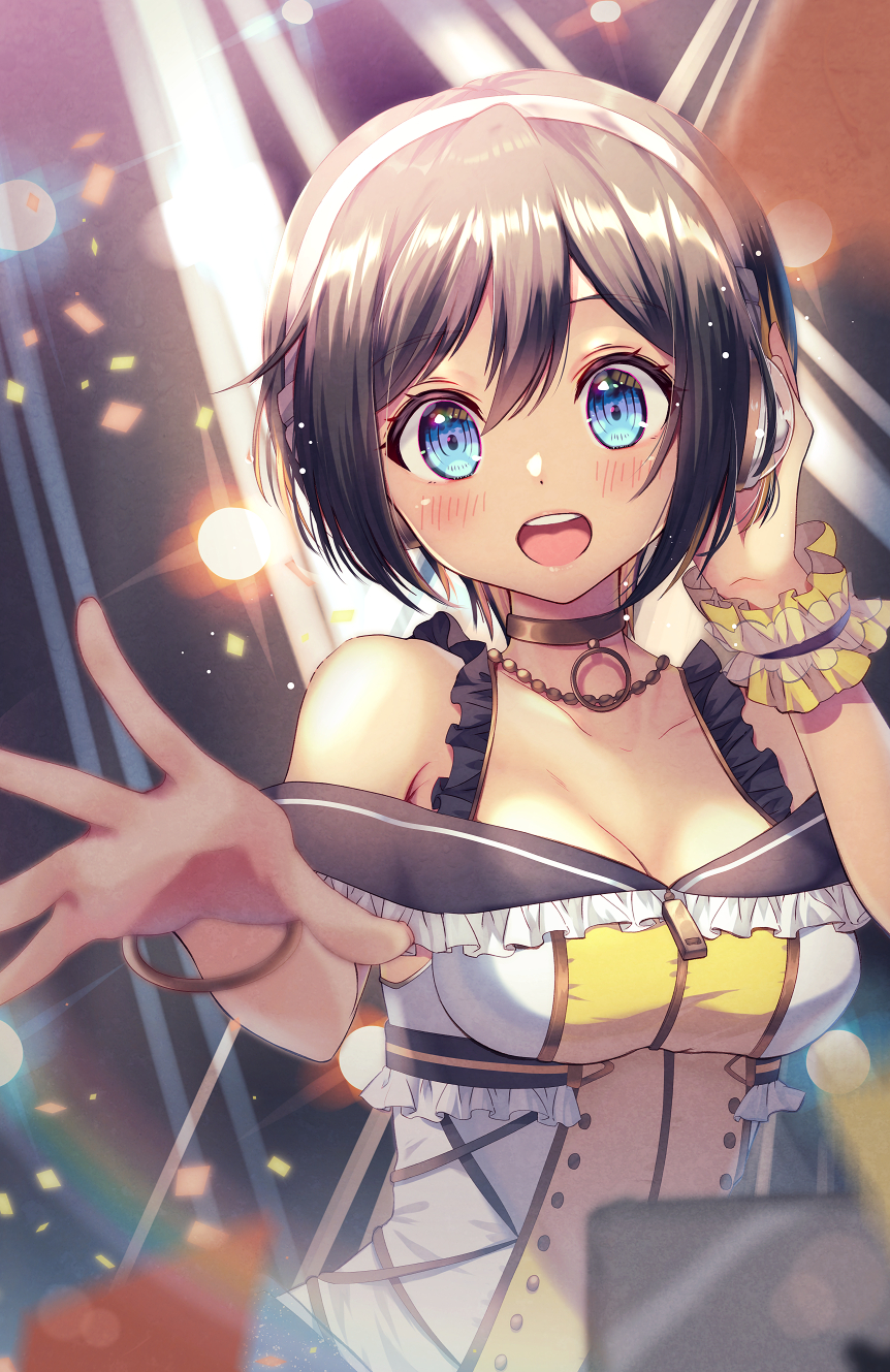 1girl :d akashi_maho bangs bare_shoulders black_hair black_sailor_collar blonde_hair blouse blue_eyes blush bracelet breasts cleavage collarbone commentary_request confetti cowboy_shot d4dj daken-chan eyebrows_visible_through_hair frilled_straps frills gold_choker gold_necklace hair_between_eyes hand_on_headphones hand_up headphones highres jewelry large_breasts looking_at_viewer multicolored_blouse multicolored_hair open_mouth partial_commentary sailor_collar scrunchie shirt short_hair sidelocks sleeveless_blouse smile solo stage_lights standing taut_clothes taut_shirt teeth two-tone_shirt upper_teeth wrist_scrunchie yellow_blouse zipper_pull_tab