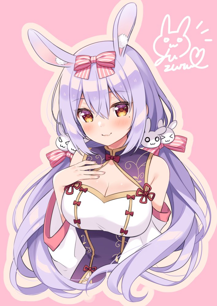 1girl animal_ear_fluff animal_ears bangs bare_shoulders blush bow breasts bunny_hair_ornament cleavage cleavage_cutout clothing_cutout commentary_request dress eyebrows_visible_through_hair hair_bow hair_ornament heart himesaki_yuzuru large_breasts long_hair looking_at_viewer mole mole_under_eye noripro orange_eyes pink_background pink_bow purple_hair rabbit_ears simple_background smile solo striped striped_bow sumisaki_yuzuna twintails virtual_youtuber white_dress