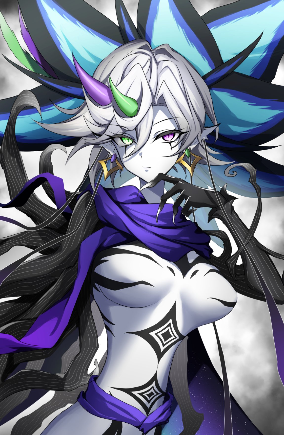 1girl agibe black_skin body_markings breasts colored_skin diabell_fiendess_of_the_white_woods duel_monster earrings fingernails glowing glowing_eyes green_eyes green_horns heterochromia highres horns jewelry large_breasts long_fingernails looking_at_viewer multicolored_skin pointy_ears purple_eyes purple_horns purple_scarf scarf solo two-tone_skin upper_body white_skin yu-gi-oh!