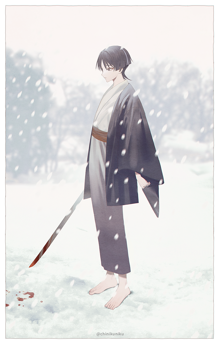 1boy alternate_costume bangs barefoot black_hair blood blood_on_ground blood_on_weapon chinikuniku closed_mouth day eyeshadow genshin_impact highres holding holding_sword holding_weapon japanese_clothes kimono long_sleeves makeup male_focus outdoors red_eyeshadow scaramouche_(genshin_impact) snow snowing solo standing sword weapon wide_sleeves