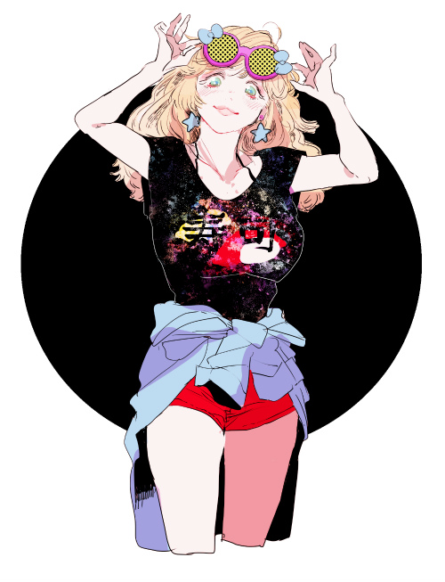 1girl ahoge arms_up blonde_hair blush bobbbob bra_strap breasts clothes_around_waist clothes_writing cowboy_shot earrings eyewear_on_head green_eyes jewelry large_breasts lips long_hair original print_shirt shirt short_shorts shorts smile solo star_(symbol) star_earrings sunglasses