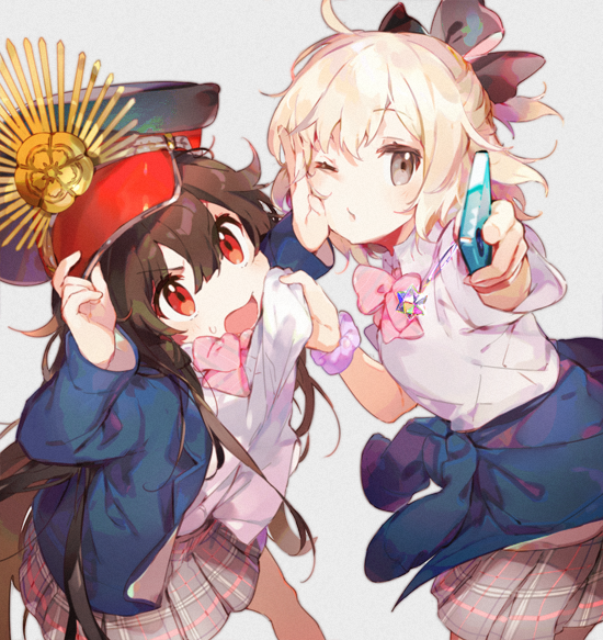 2girls ahoge bangs black_hair blonde_hair bow bowtie brown_eyes cardigan cardigan_around_waist cellphone clothes_around_waist collared_shirt eyebrows_visible_through_hair fate_(series) grey_background hair_between_eyes hat keychain long_hair long_sleeves multiple_girls namie-kun oda_nobunaga_(fate) okita_souji_(fate) one_eye_closed open_mouth phone pink_bow pink_bowtie plaid plaid_skirt pleated_skirt puckered_lips red_eyes saint_quartz_(fate) scrunchie selfie shirt short_hair simple_background skirt smartphone sweatdrop