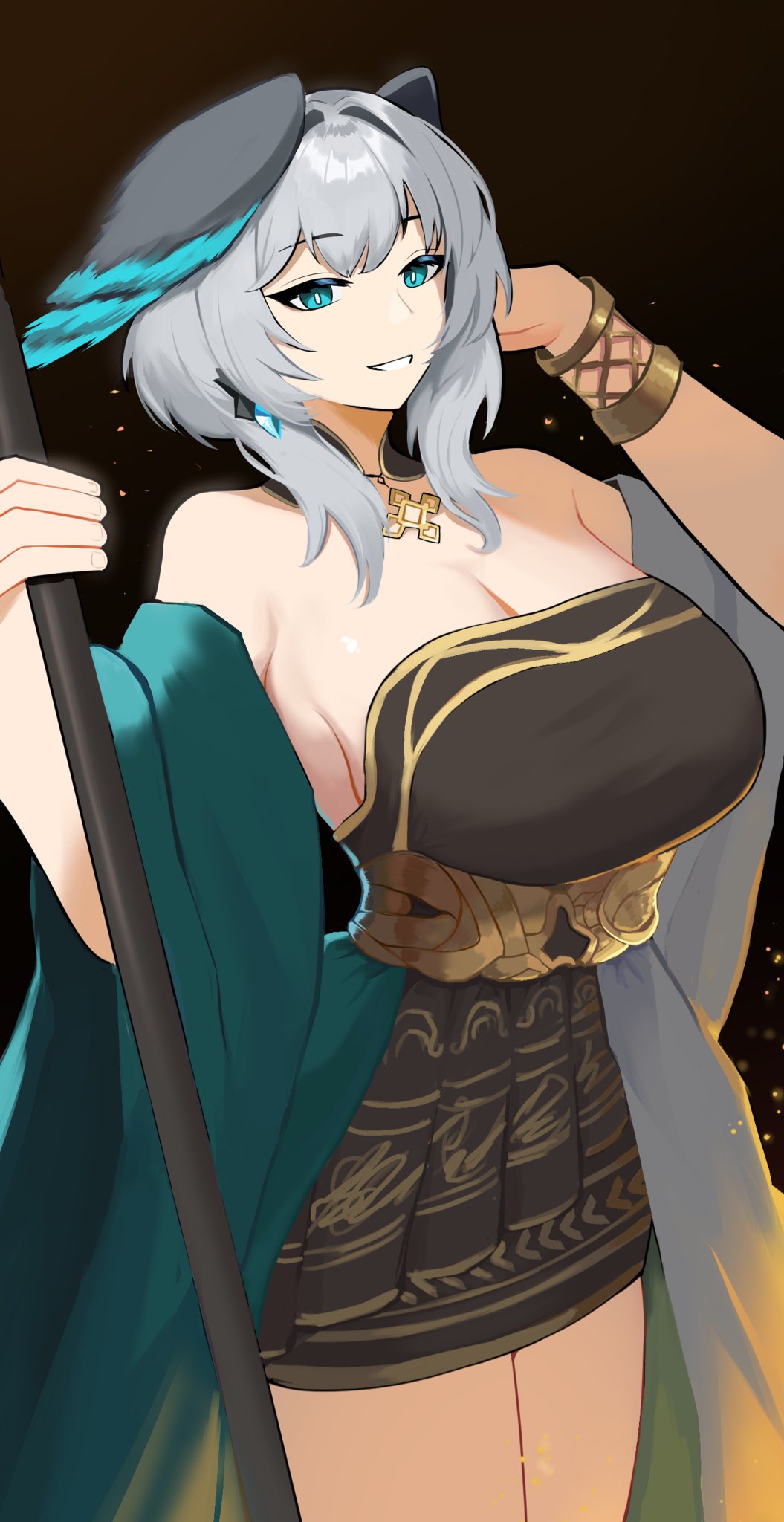 1girl aqua_eyes arknights bare_shoulders black_background black_dress bracelet breasts cleavage commentary cowboy_shot dress grey_hair grin head_wings highres ho'olheyak_(arknights) ho'olheyak_(carriage_of_the_winds_of_time)_(arknights) jewelry large_breasts looking_at_viewer medium_hair off_shoulder official_alternate_costume simple_background smile solo standing strapless strapless_dress thighs tofudofu wings